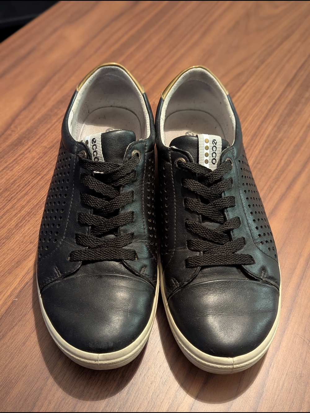 Ecco Women's spikeless golf shoes - SIZE 9